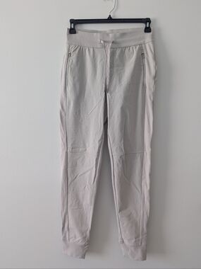 Athleta Headlands Hybrid Trek Jogger Size 6T Cream